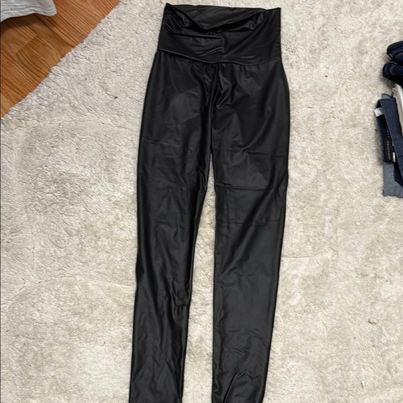 Cherish Black High-Waisted Leggings - Picture 3 of 3